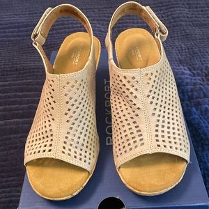 Rockport beige sling block sandals